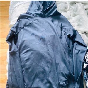 UNDER ARMOUR SWEATSHIRT